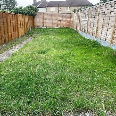 Cosy Private Flat In London, Free Parking On Premise Apartment Carshalton Екстериор снимка