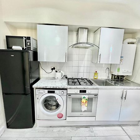 Cosy Private Flat In London, Free Parking On Premise Apartment Carshalton Екстериор снимка