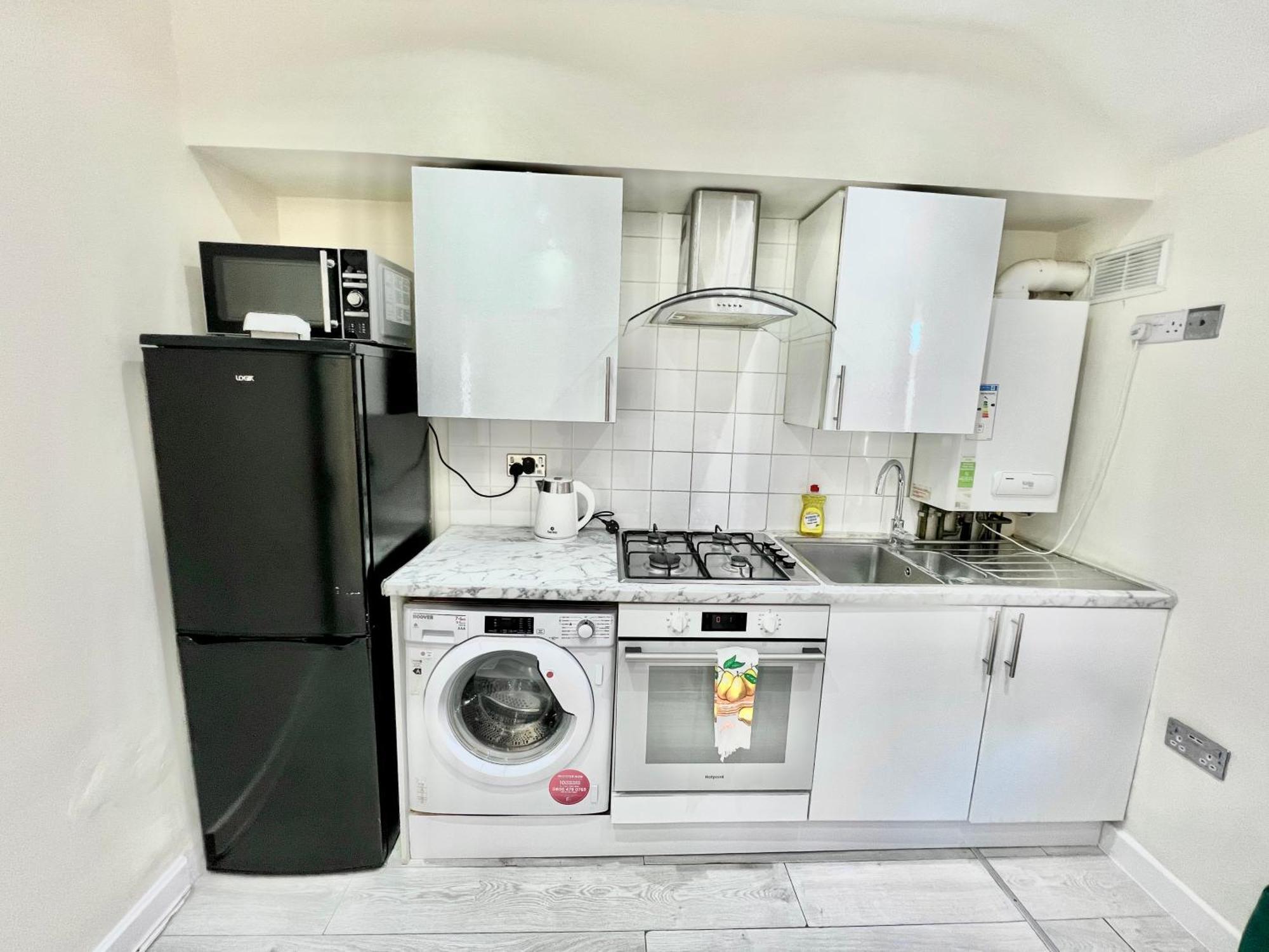 Cosy Private Flat In London, Free Parking On Premise Apartment Carshalton Екстериор снимка