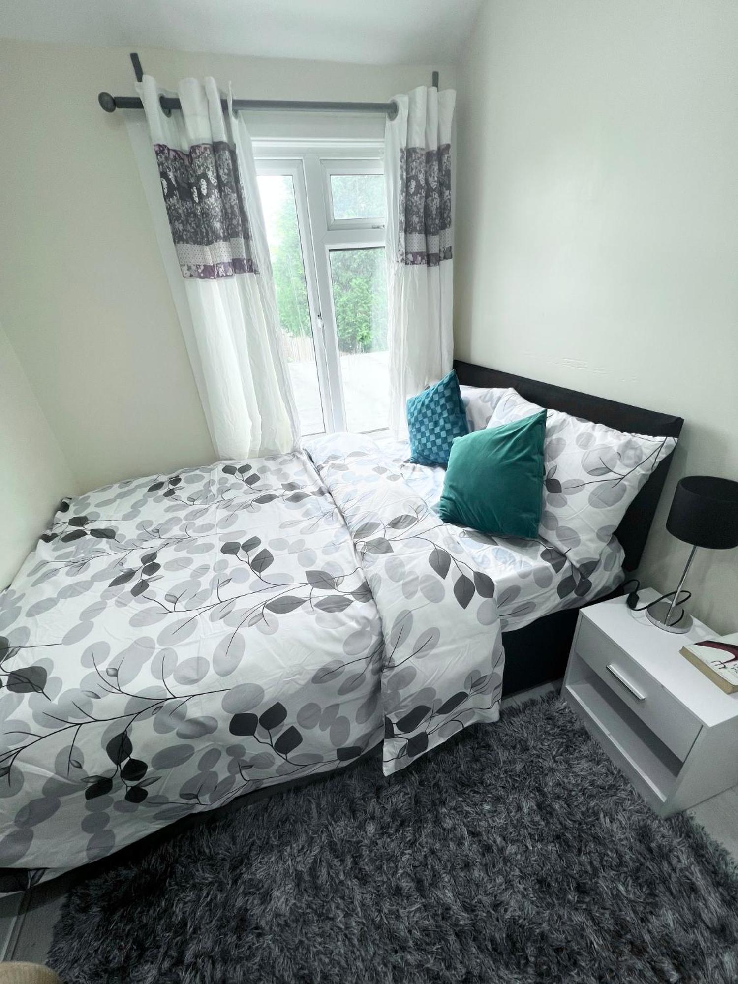 Cosy Private Flat In London, Free Parking On Premise Apartment Carshalton Екстериор снимка