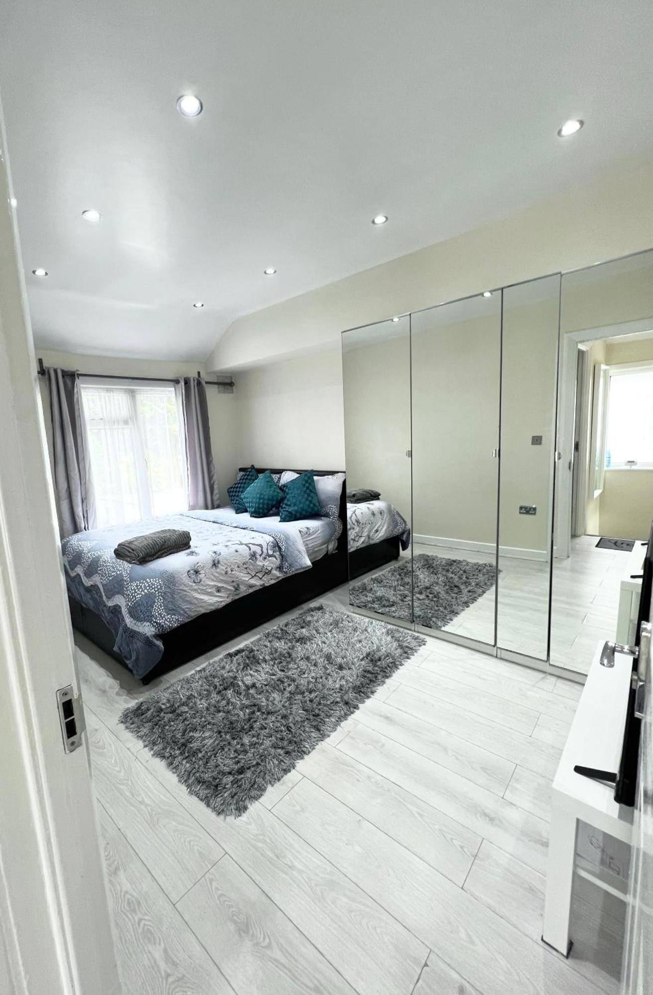 Cosy Private Flat In London, Free Parking On Premise Apartment Carshalton Екстериор снимка