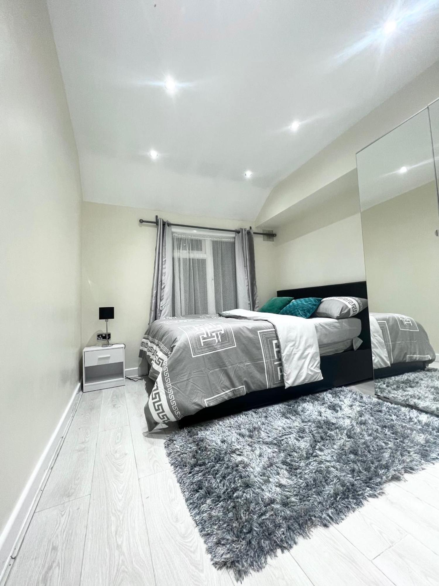 Cosy Private Flat In London, Free Parking On Premise Apartment Carshalton Екстериор снимка