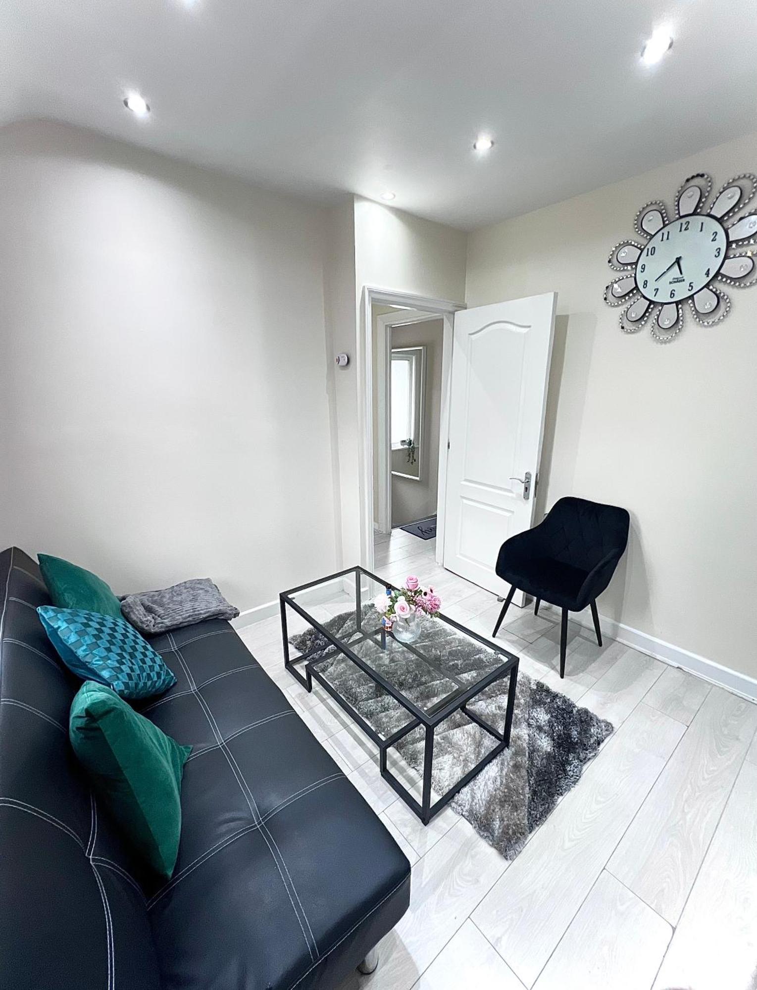 Cosy Private Flat In London, Free Parking On Premise Apartment Carshalton Екстериор снимка