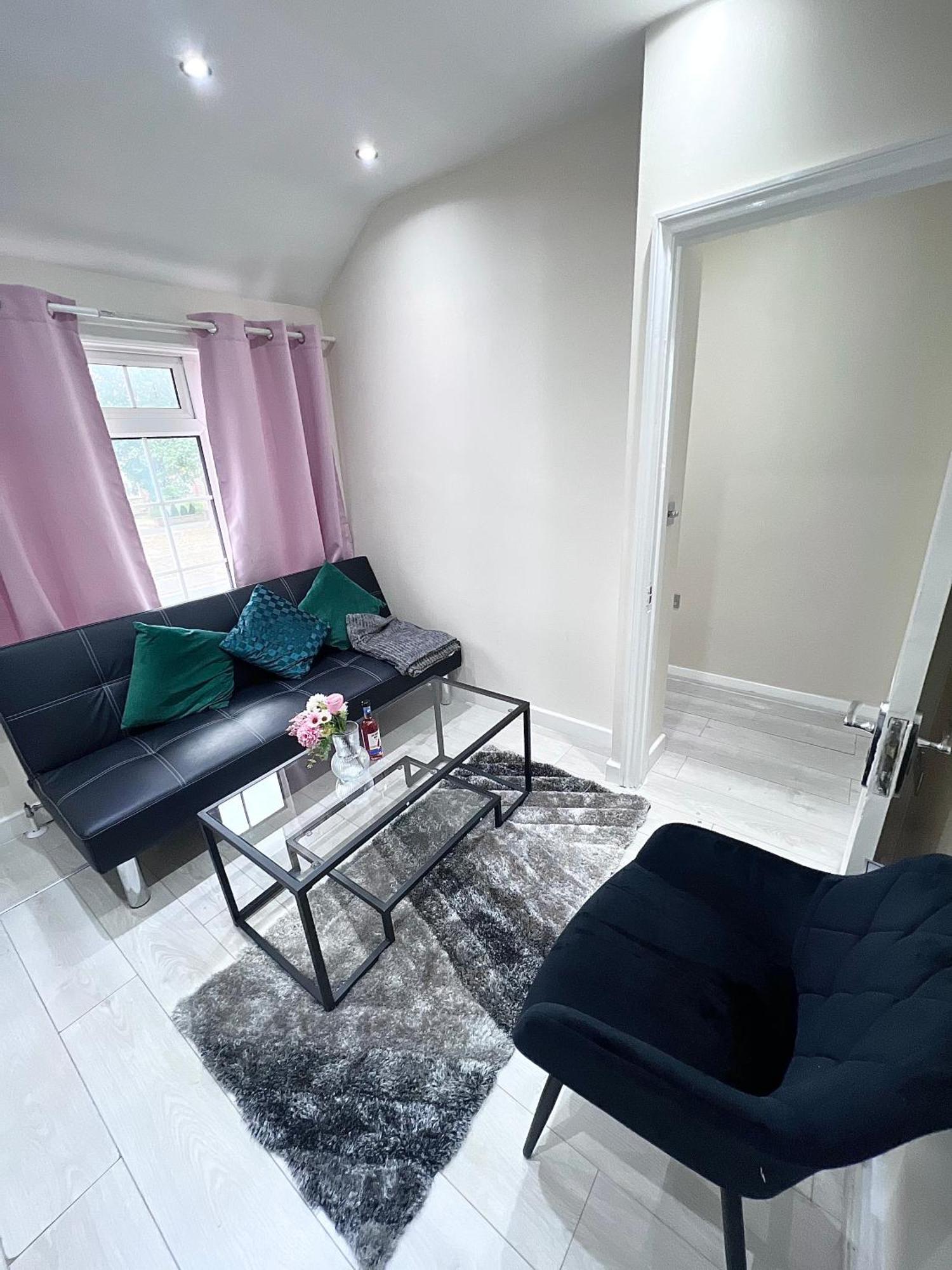 Cosy Private Flat In London, Free Parking On Premise Apartment Carshalton Екстериор снимка